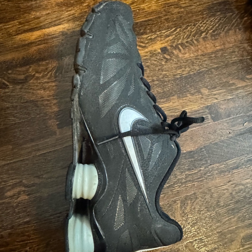 Nike Shox Men's Black Athletic Shoes - Picture 4 of 6